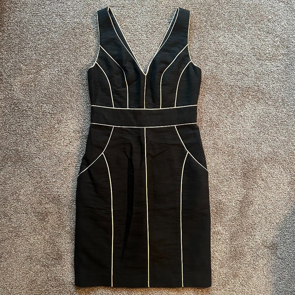 Trina Turk Women's Bodycon Dress Black Double V-Neck White Piping Mini Size 2